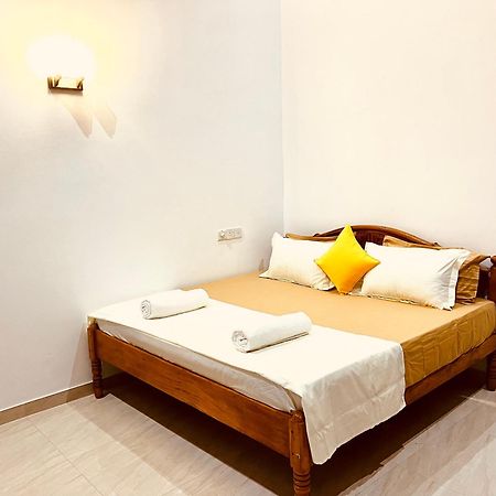 Ahasna Airport Villa Negombo Exterior foto