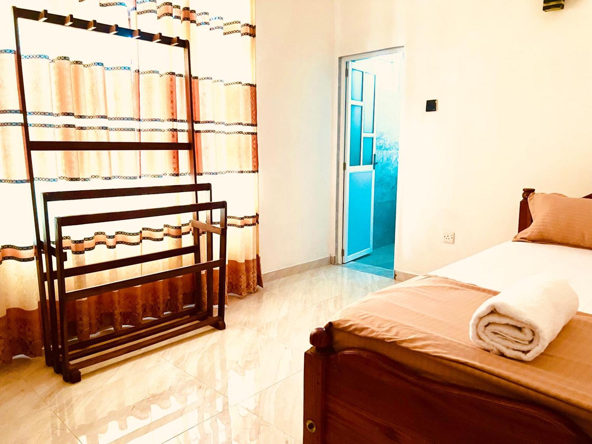 Ahasna Airport Villa Negombo Exterior foto