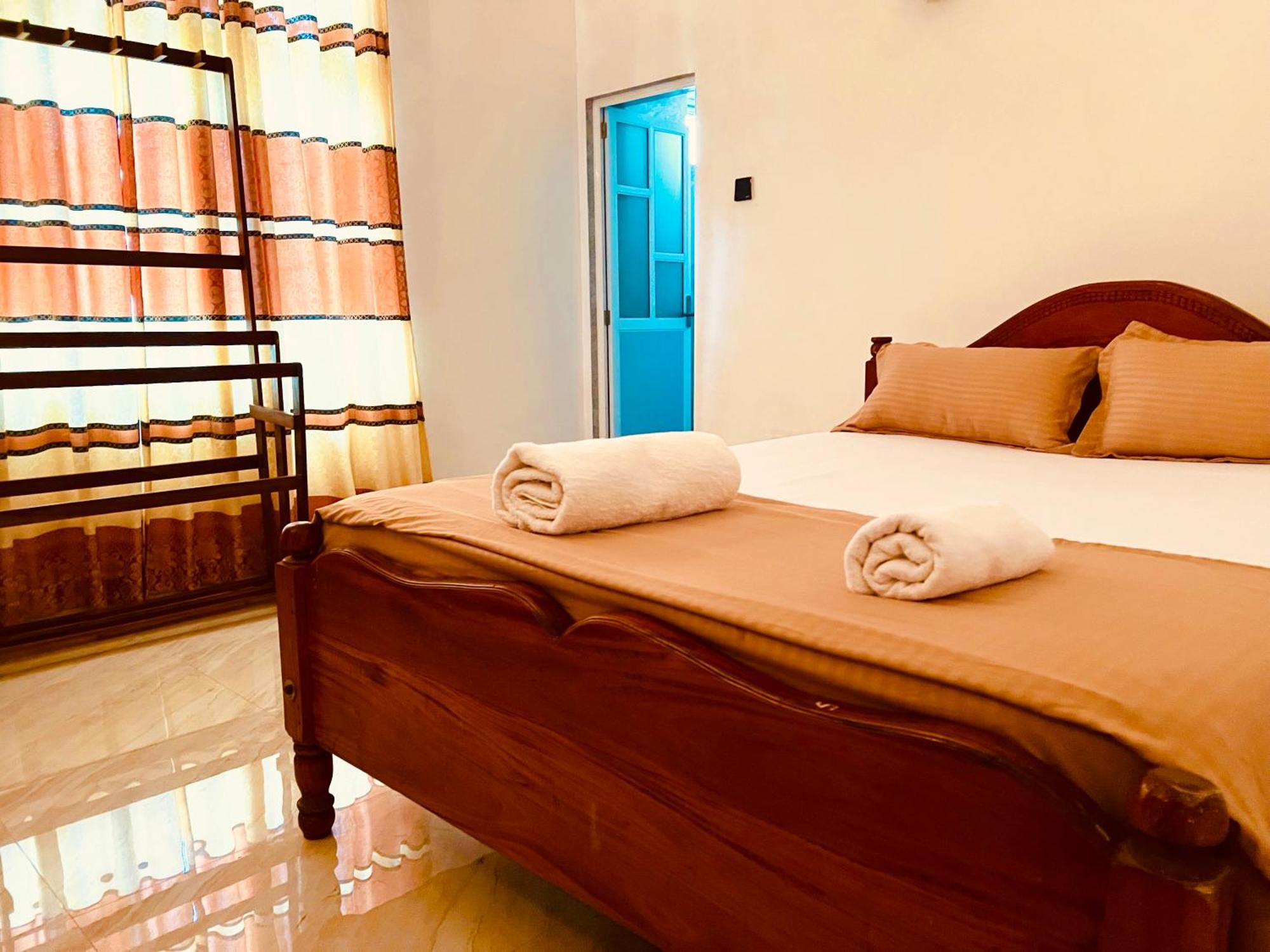 Ahasna Airport Villa Negombo Exterior foto