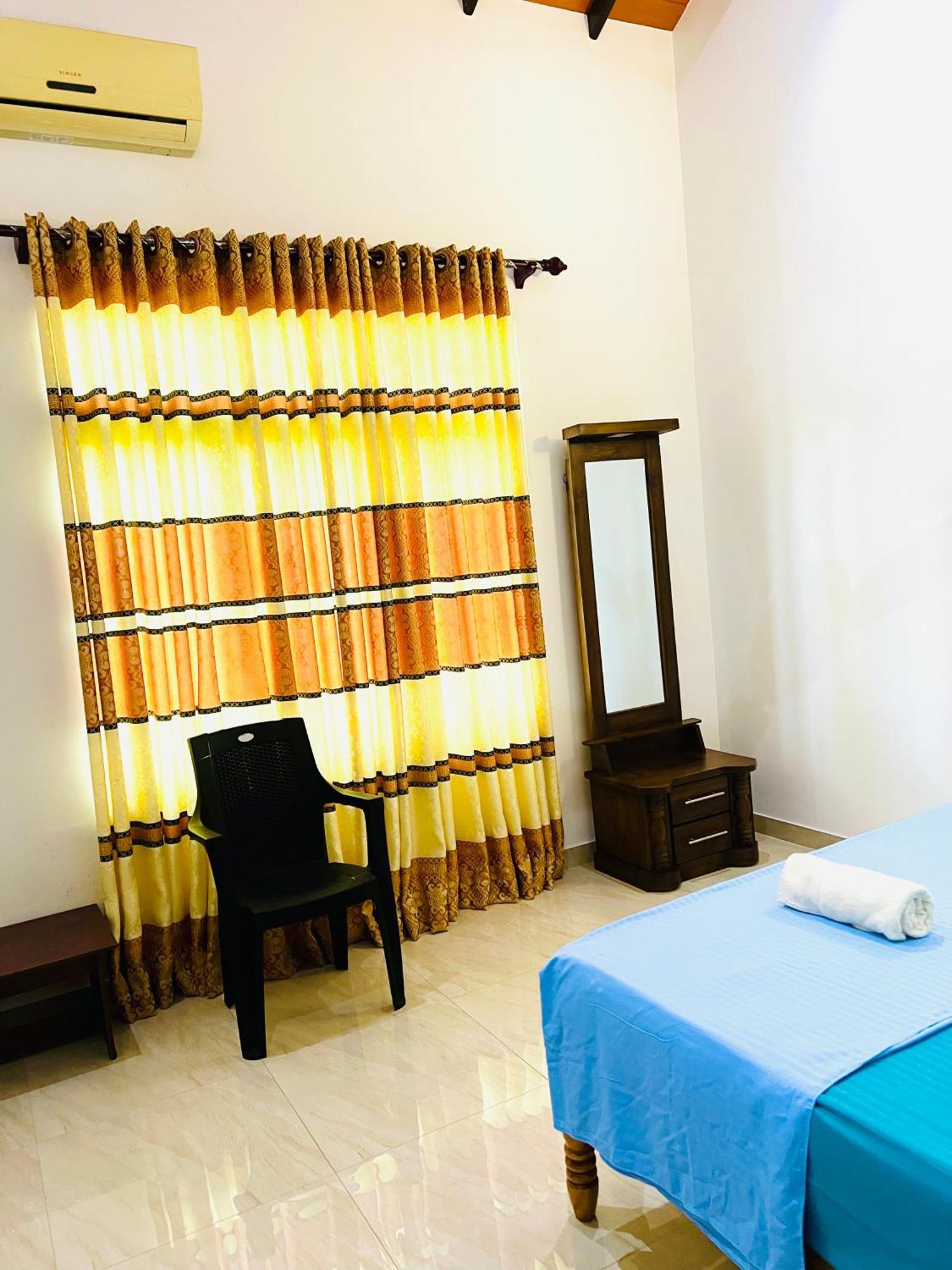 Ahasna Airport Villa Negombo Exterior foto